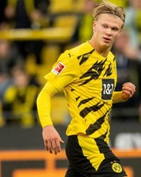  足坛新星闪耀，哈兰德帽子戏法惊艳全场