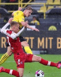  哈兰德帽子戏法助球队晋级决赛