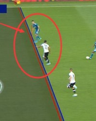  VAR技术改变比赛走向，争议判罚引发热议