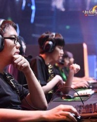  电竞豪门狭路相逢演绎巅峰之战