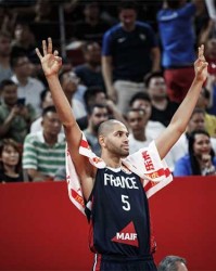  萨巴伦卡发球制胜轻取对手锁定四强