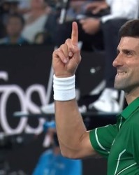  兹维列夫底线相持，力克劲敌斩获柏林站