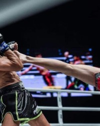  网坛情侣档同场竞技，爱情与事业双丰收