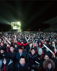  电竞场馆座无虚席，粉丝热情点燃赛场氛围  