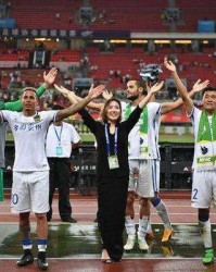  资格赛黑马一路狂奔，正赛首轮爆冷取胜