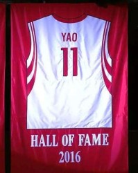  队长袖标激励前行，逆境中展现领袖范