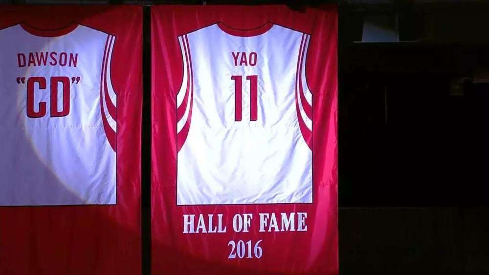  队长袖标激励前行，逆境中展现领袖范