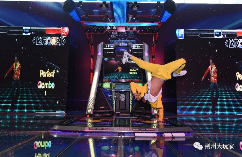  电竞舞台群星璀璨演绎精彩对决