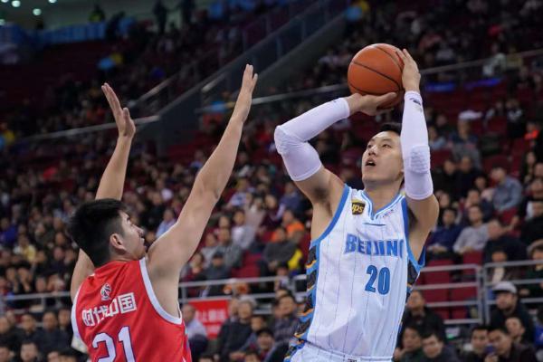  上海男篮外援发威，客场力克北京首钢队