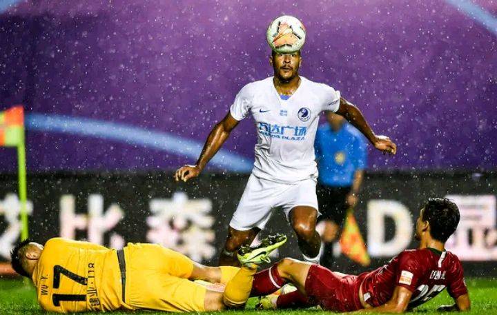  青春风暴席卷赛场，年轻军团展露锋芒