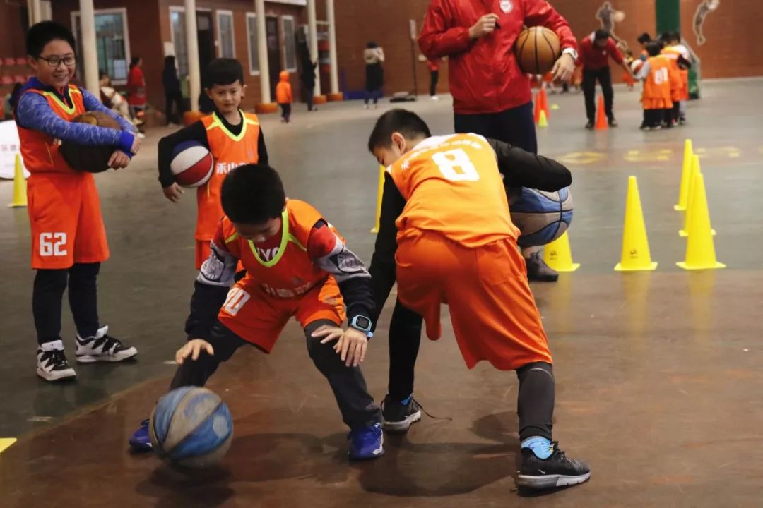  城市闲置空地改造，社区公益球场免费开放