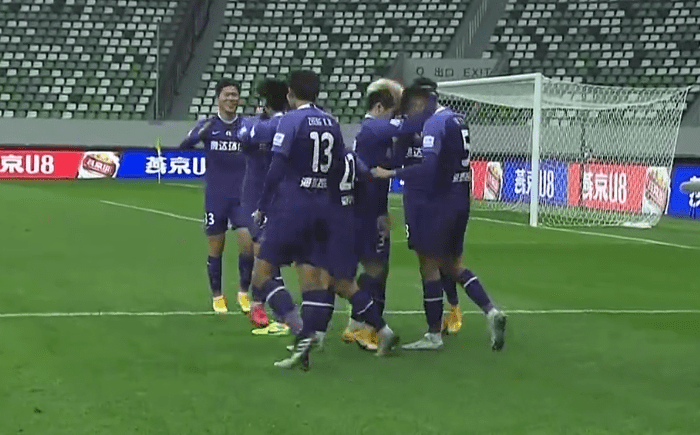  中超联赛迎来关键战，争冠保级白热化