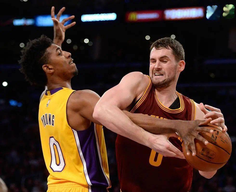  篮板王争夺激烈，内线霸主谁属