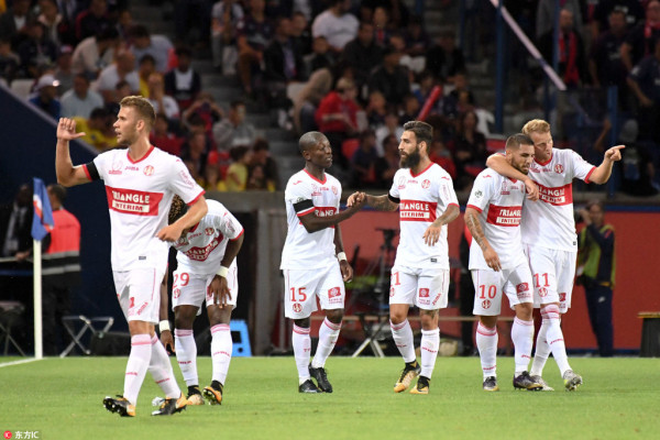  巴黎圣日耳曼主场大胜登顶