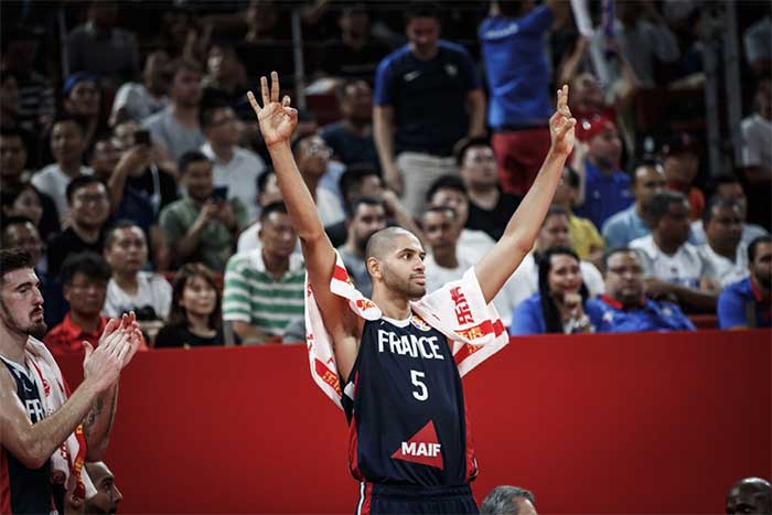  萨巴伦卡发球制胜轻取对手锁定四强