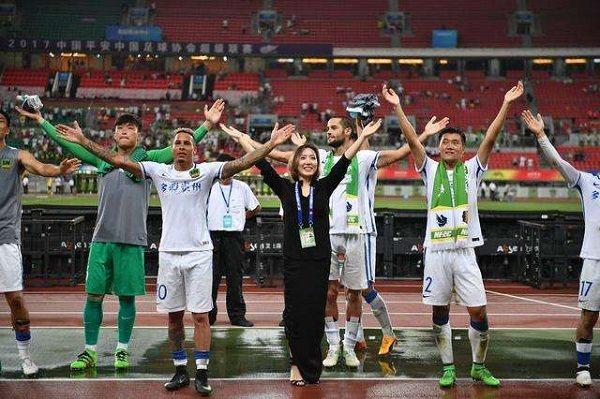  资格赛黑马一路狂奔，正赛首轮爆冷取胜